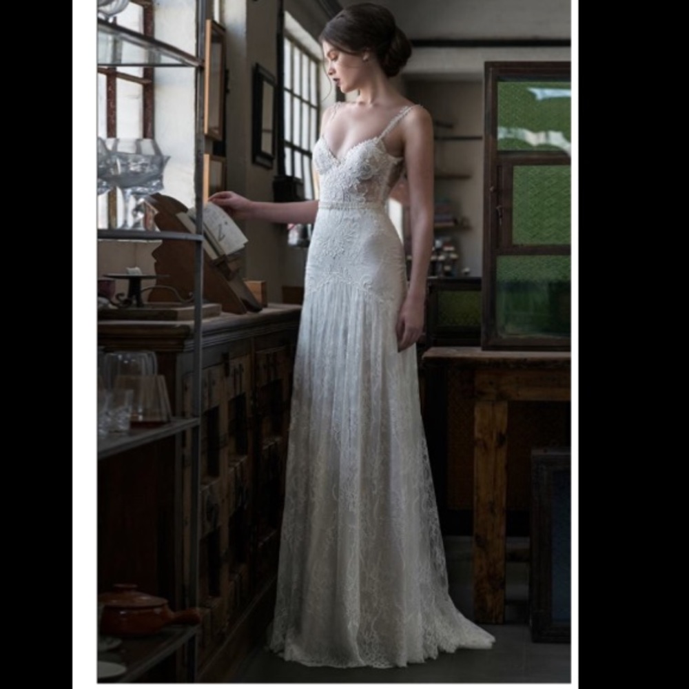 White wedding dress ✨